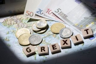 Καραδοκούν οι νέοι μαυραγορίτες