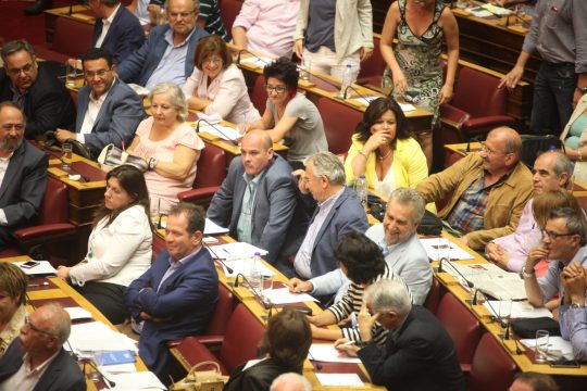 Aντιτίθενται σε μέτρα λιτότητας 15 βουλευτές ΣΥΡΙΖΑ που ψήφισαν «Nαι»