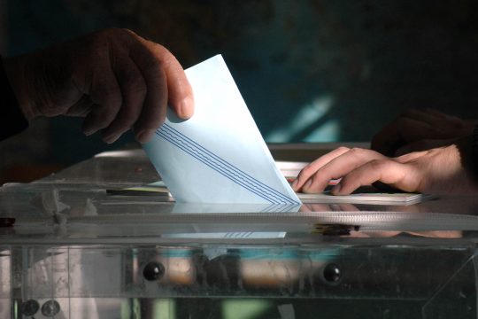 «Ιστορικό δίλημμα» για τους υπαλλήλους του ΥΝΑ