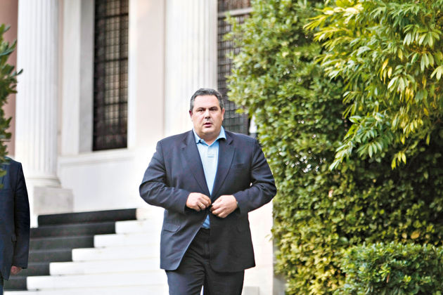 «Κουμπωμένος» ο Καμμένος
