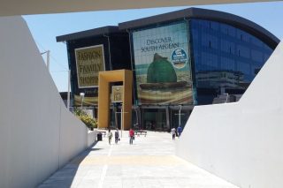 Στα mall αναστέναξαν οι κάρτες!