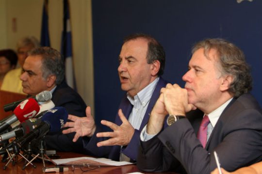 Με αιχμές οι τελετές παράδοσης – παραλαβής
