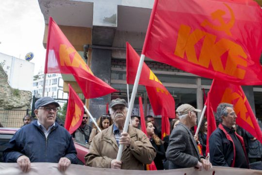 Ανεβάζει τους αντιπολιτευτικούς τόνους το ΚΚΕ