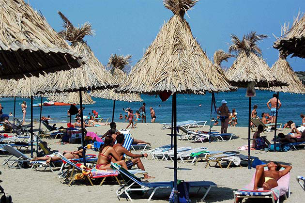 Με «άδειες» τις τράπεζες, αλλά γεμάτα τα ξενοδοχεία της Κρήτης