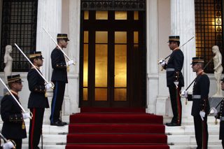 Τα βρήκε μπαστούνια