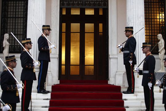 Τα βρήκε μπαστούνια