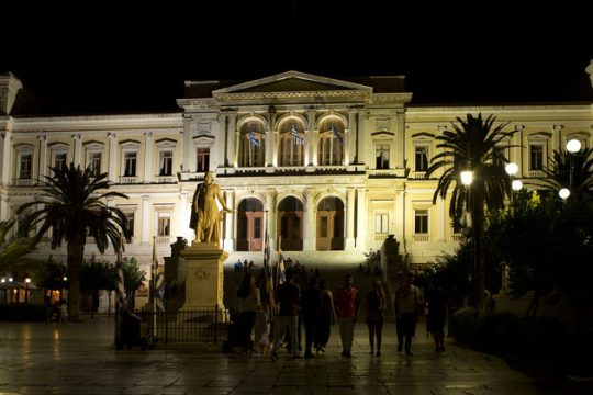 Το ανάκτορο της Ερμούπολης