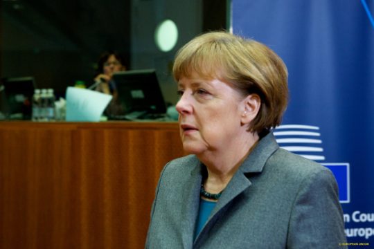 Παραίτηση στην κυβέρνηση Μέρκελ ελέω Ελλάδας