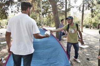 Συγκινητική η αλληλεγγύη, αλλά δεν αρκεί…