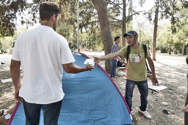 Συγκινητική η αλληλεγγύη, αλλά δεν αρκεί…