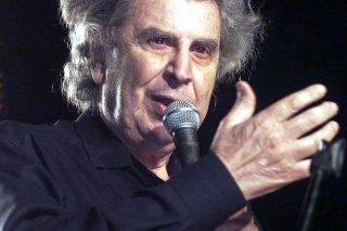 Ζωντανός θρύλος, ετών… 90