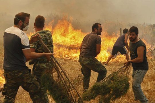 Καταστροφικές φωτιές σε πολλές περιοχές της χώρας
