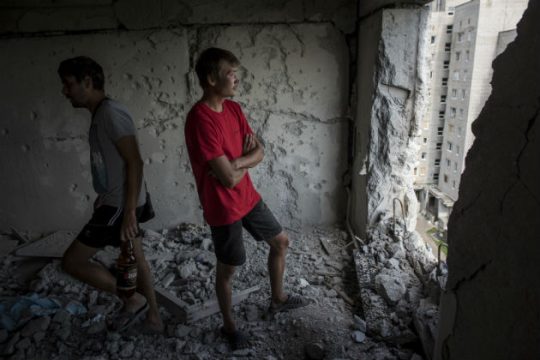 Πέντε νεκροί από βομβαρδισμούς στην ανατολική Ουκρανία