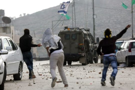 Πετάς πέτρες; 20 χρόνια κάθειρξη…