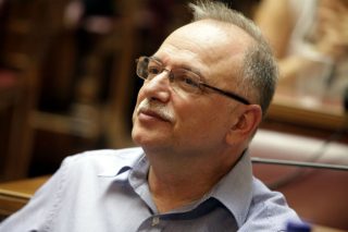 Μην ενοχλείτε τον Παπαδημούλη στα μπάνια του
