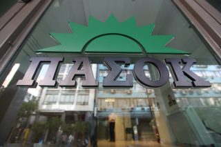 Το ΠΑΣΟΚ ζητά τα στοιχεία 250 μεγαλο­οφειλετών