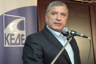 Διπλά πυρά κατά Πατούλη και αιρετών τού «ναι»