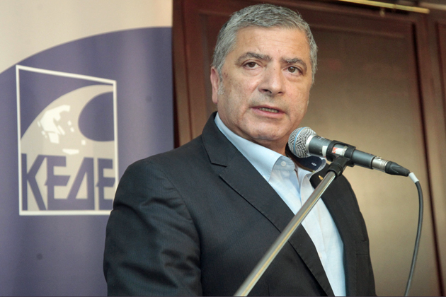 Διπλά πυρά κατά Πατούλη και αιρετών τού «ναι»