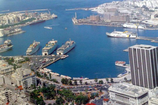Σύγκρουση πλοίων στο λιμάνι του Πειραιά