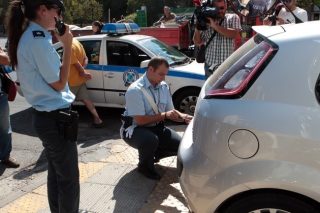 Η ΕΛ.ΑΣ. επιστρέφει τις πινακίδες