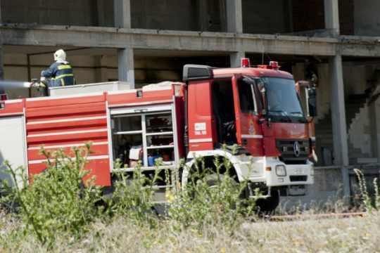 Ελέγξιμη η φωτιά στους πρόποδες της Πάρνηθας