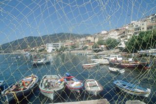 Σπάει το «εμπάργκο» στα ράφια της Λέσβου