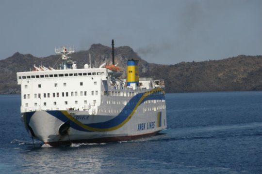 Στο λιμάνι της Ανάφης προσέκρουσε το «Πρέβελης»
