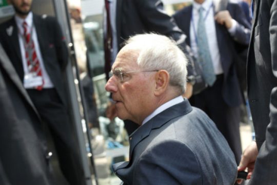 Πιέσεις ως την ύστατη ώρα από τον Σόιμπλε