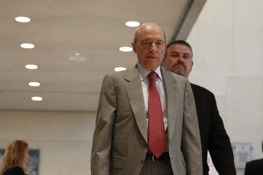 Άγνωστοι έριξαν βέλη στο εξοχικό του Σημίτη