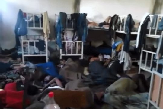 Άθλιες οι συνθήκες στα κέντρα κράτησης μεταναστών στην ΠΓΔΜ [ ΒΙΝΤΕΟ ]