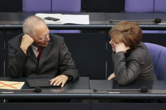 Η «μαύρη χήρα» Μέρκελ και ο ισχυρός αντίπαλος Σόιμπλε