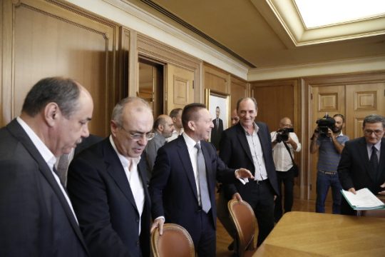 Αποφάσεις για εισαγωγές, εξαγωγές, επιταγές και τράπεζες