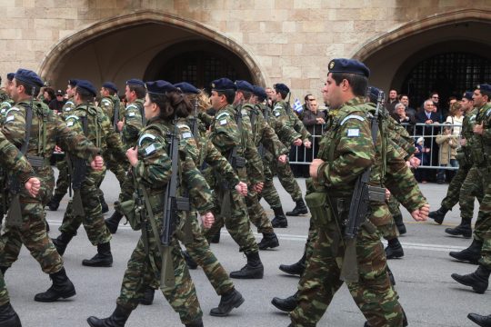 Καψώνια, προπαγάνδα και… γαστρεντερίτιδα