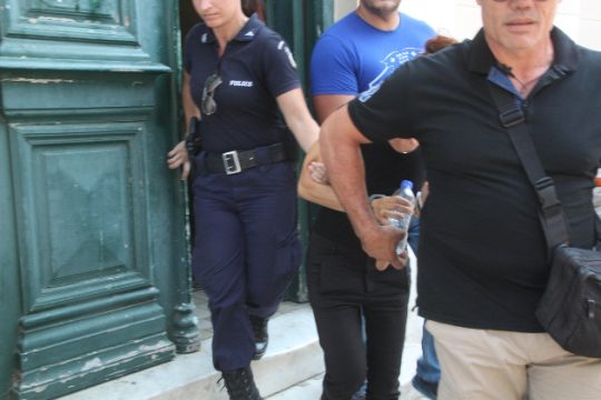 Προφυλακιστέα για τη δολοφονία του καπετάνιου συζύγου της