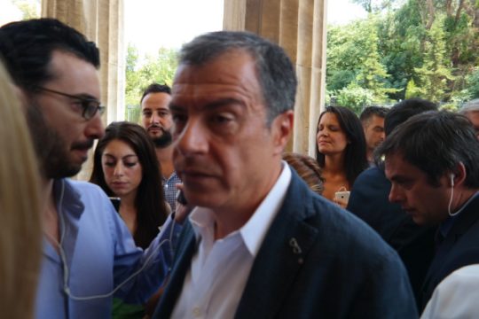 Θεοδωράκης: Όσοι διαφωνούν, παραιτούνται και αποχωρούν