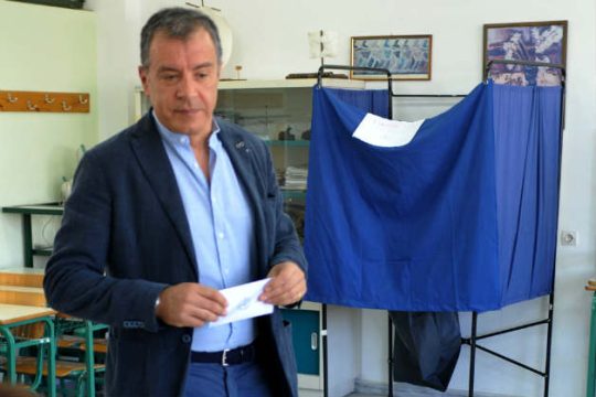 Οι αρχηγοί της ελάσσονος αντιπολίτευσης πάνω από την κάλπη