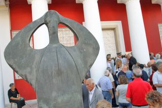 Μικροεντάσεις και γκρίνια έξω από τις τράπεζες