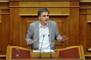 Με αστερίσκους η στήριξη