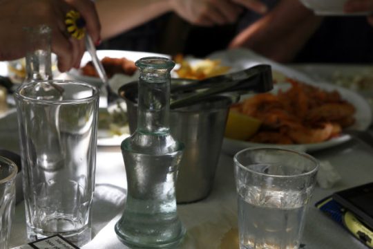 Ο ΟΟΣΑ μας απαγορεύει και το «χύμα» τσίπουρο