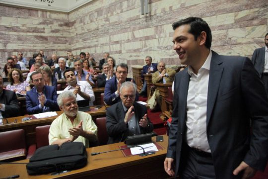 Δημοσκόπηση: Κυριαρχία Τσίπρα – ΣΥΡΙΖΑ αλλά και μηνύματα