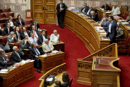 Με 230 «ναι» πέρασε το δεύτερο πακέτο μέτρων