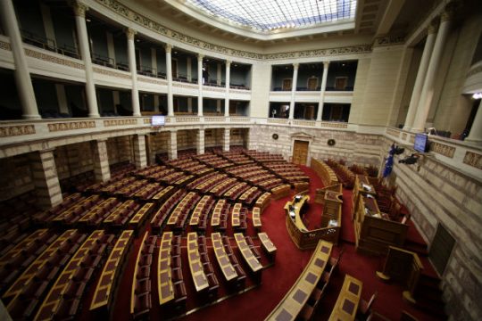 Οι κοινωνικοί εταίροι θα αποφασίζουν για τις αυξήσεις στους κατώτατους μισθούς