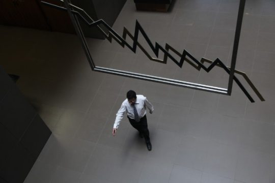 Απατεώνας «χρηματιστής»