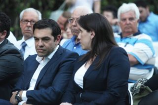«Αλέξη, μάζεψέ τους…»