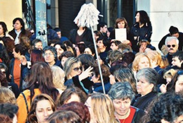 Νέες συμβάσεις για τις σχολικές καθαρίστριες