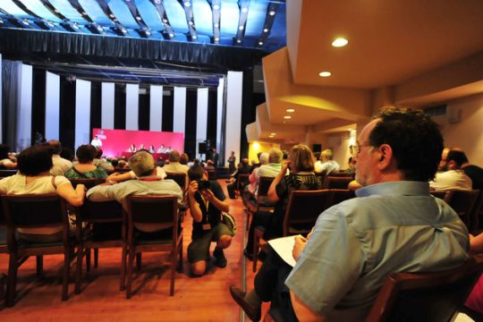 Απαντες στα… χαρακώματα