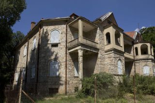 Τα ανάκτορα προς πώληση