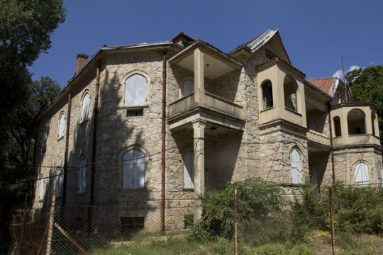 Τα ανάκτορα προς πώληση