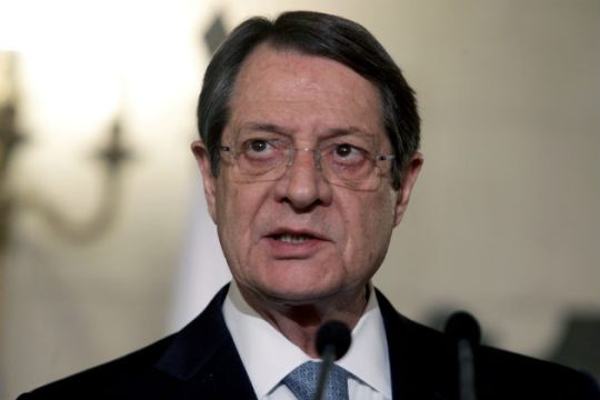 Ευθείες βολές του μητροπολίτη Πάφου κατά Αναστασιάδη