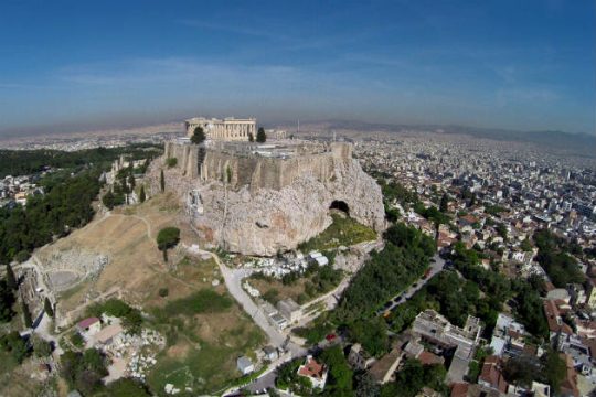 Υπάρχουν, και υπό ποιες προϋποθέσεις, αναπτυξιακές προοπτικές για τη χώρα;